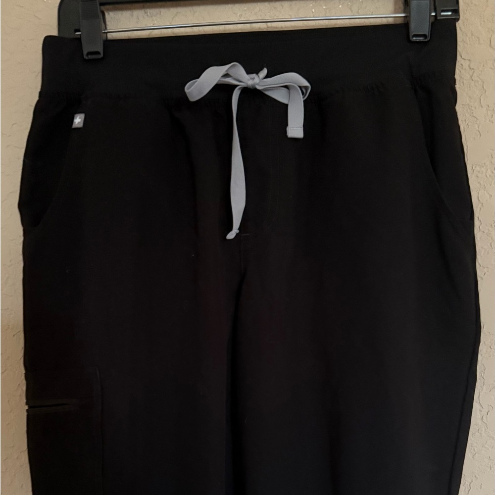 FIGS Black Jogger Scrub Pants Medium Petite M/P Elastic Waist Cargo Pocket - Picture 3 of 11